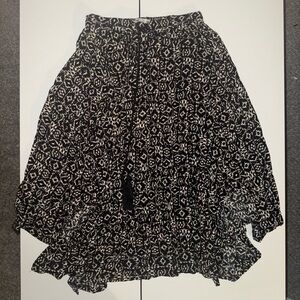 Hollister Black and Cream Asymmetrical Skirt